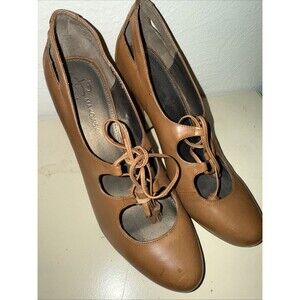 B Makowsky Heels Brown, 9.5 Medium